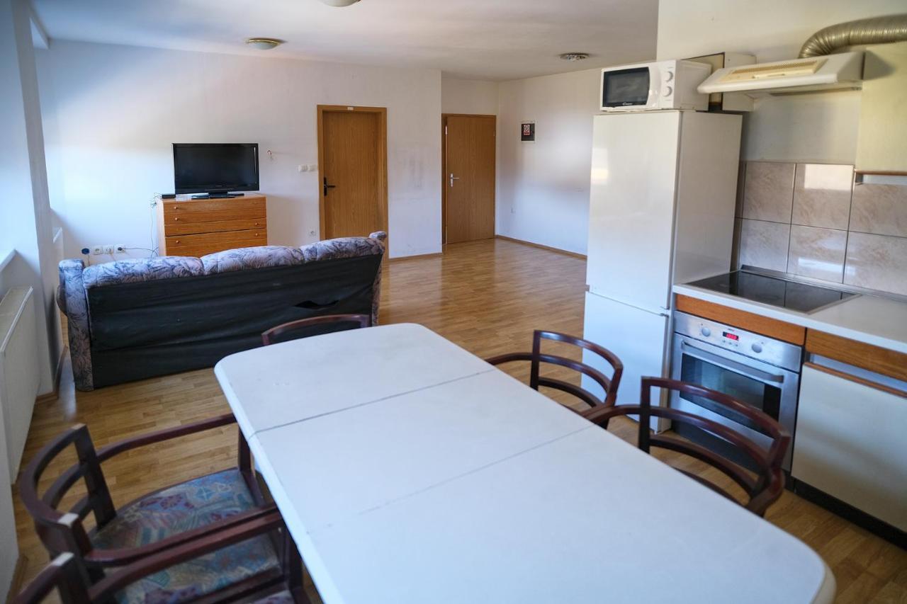 Sostanj Velenje Ravne Sobe Rooms Vrtacnik D O O Ngoại thất bức ảnh